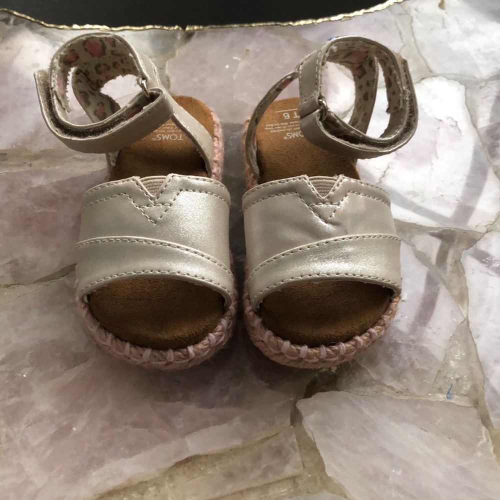 Tom’s sandals never worn toddler girls
